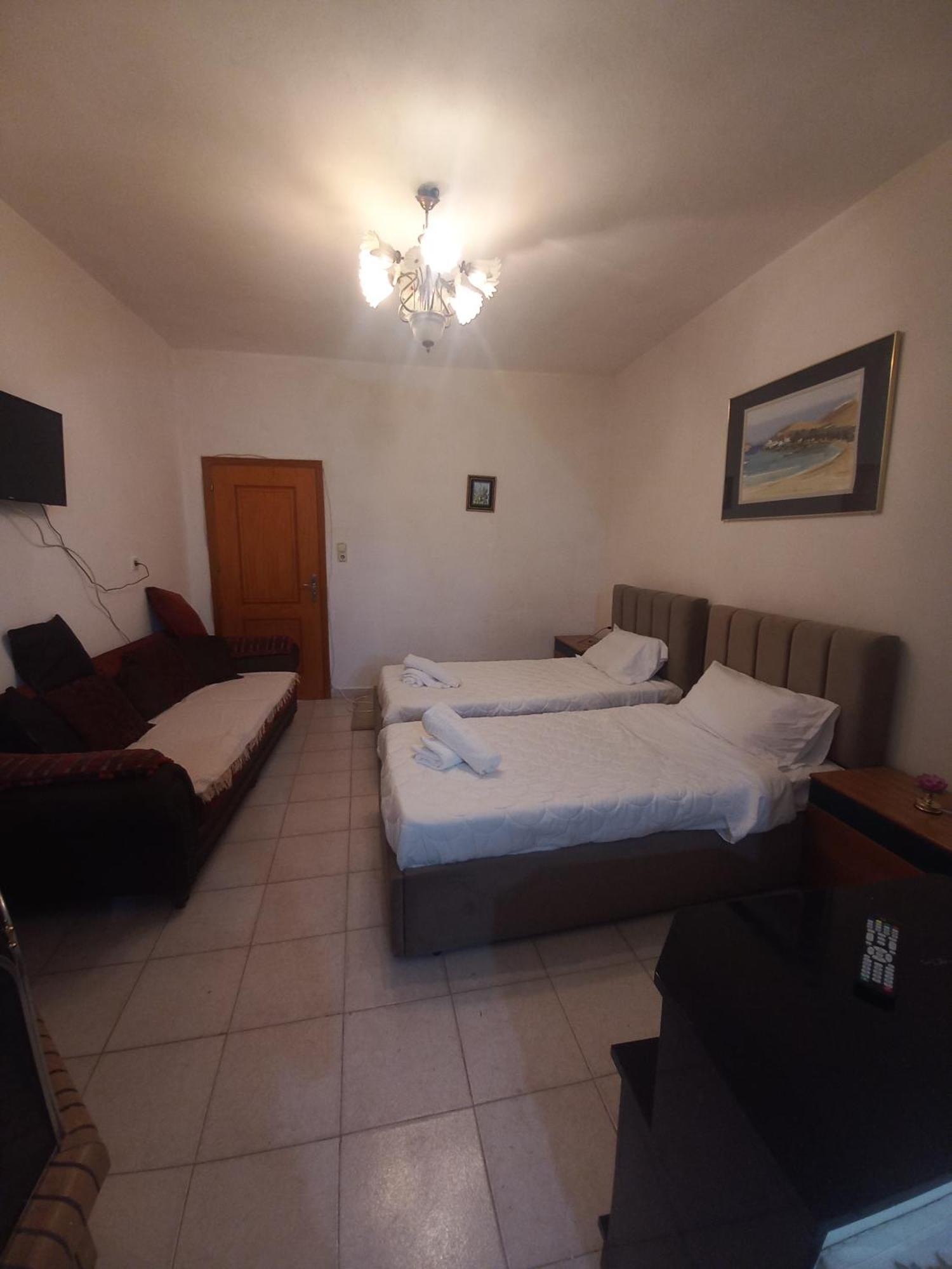 Aleko Guest House Gjirokastër Esterno foto