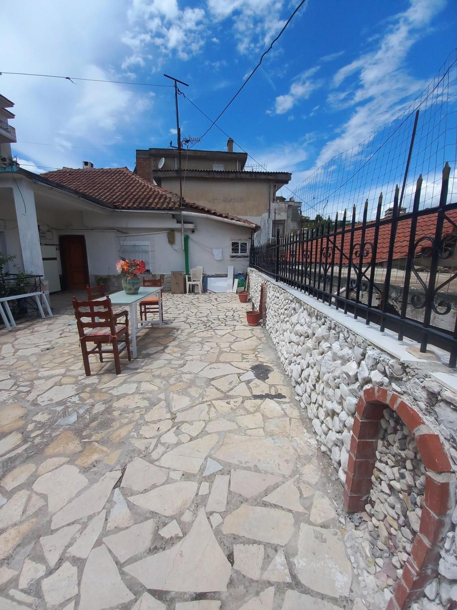 Aleko Guest House Gjirokastër Esterno foto