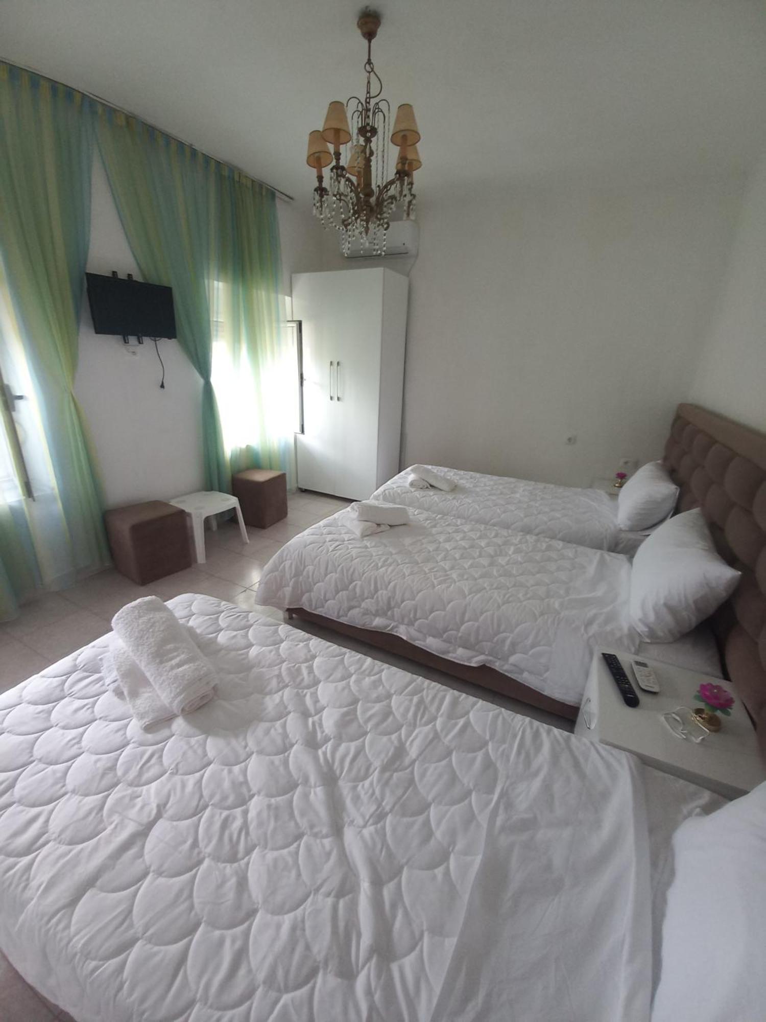 Aleko Guest House Gjirokastër Esterno foto