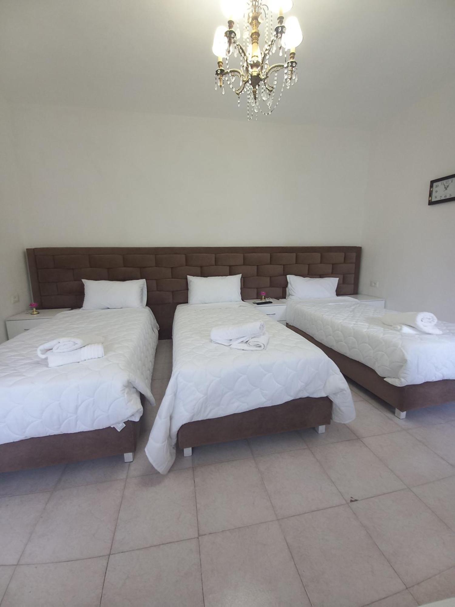 Aleko Guest House Gjirokastër Esterno foto