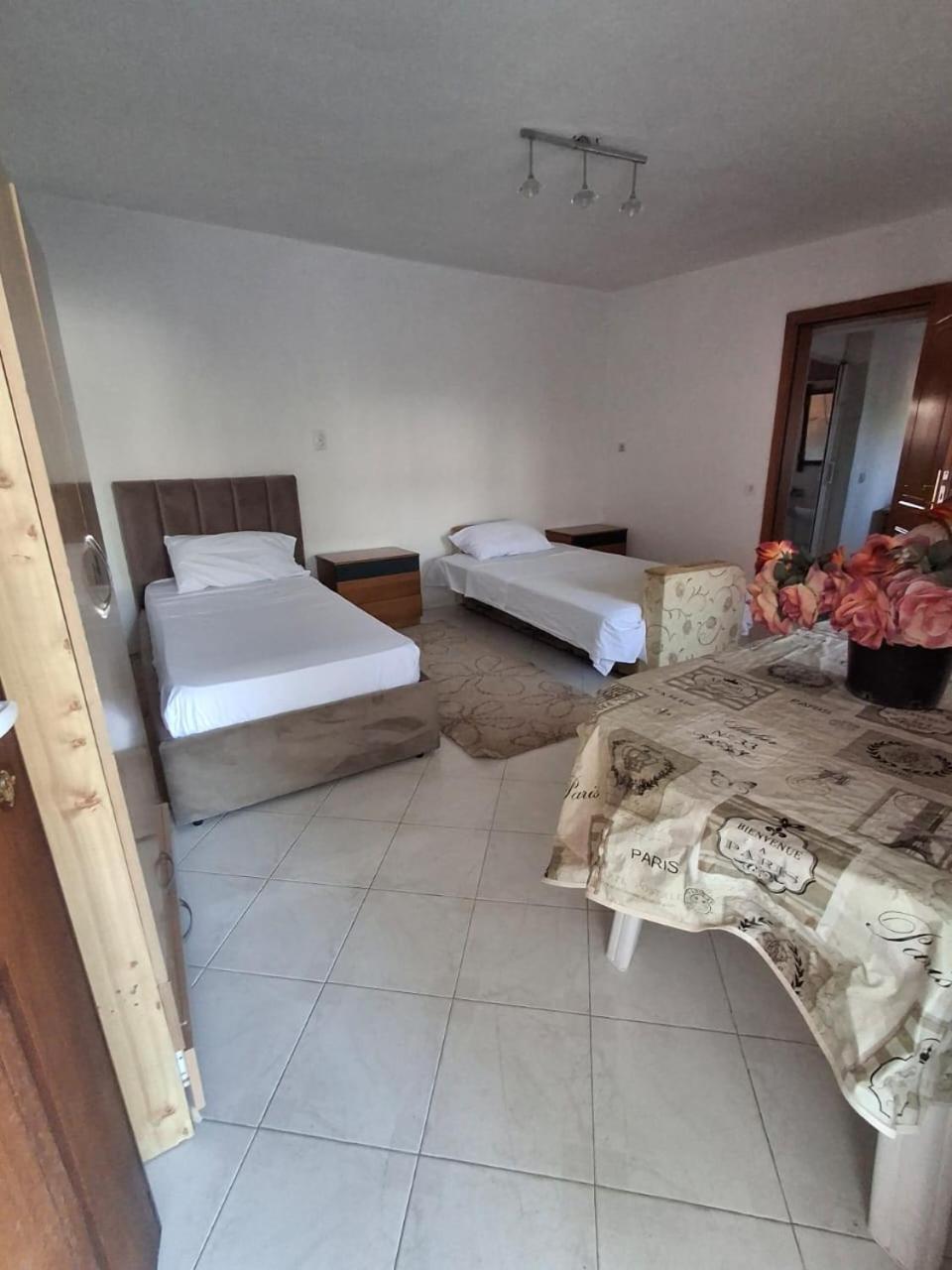 Aleko Guest House Gjirokastër Esterno foto