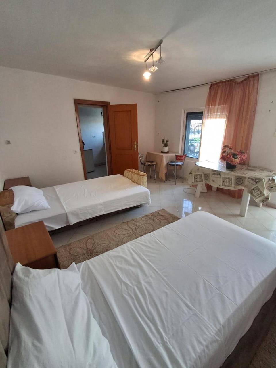Aleko Guest House Gjirokastër Esterno foto