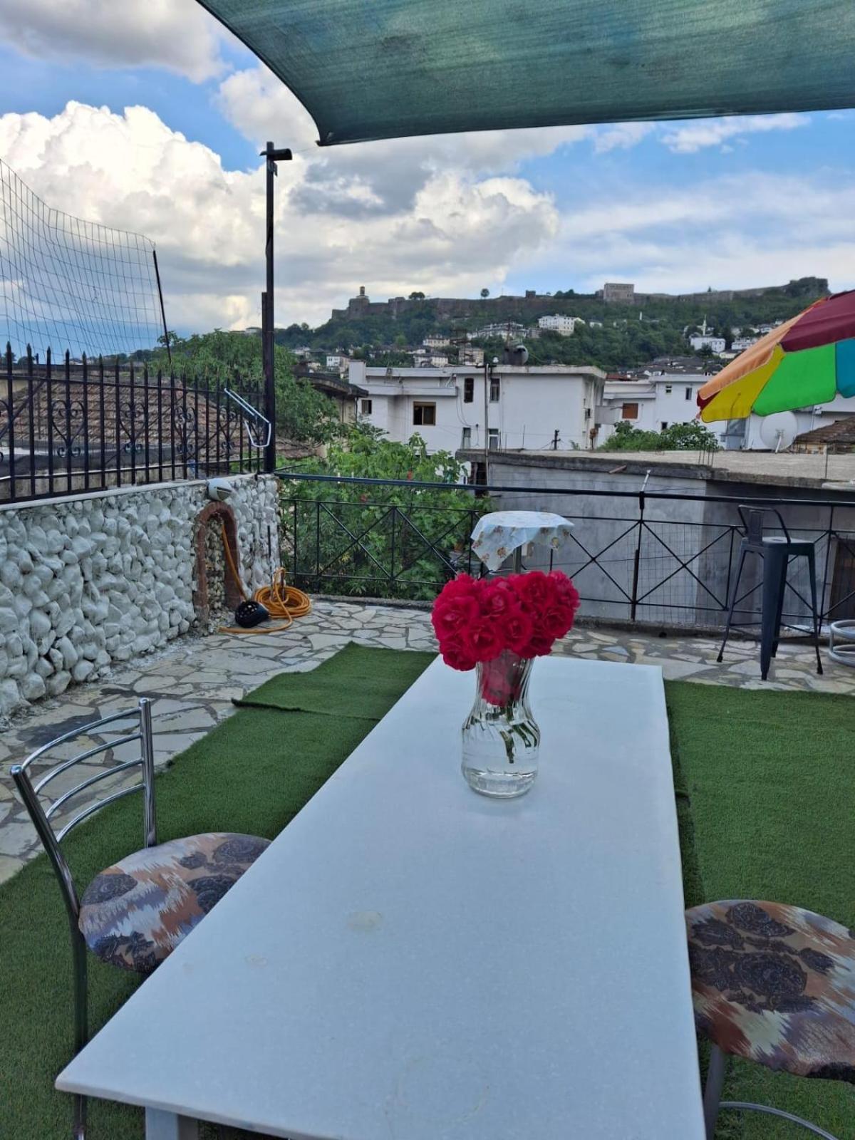 Aleko Guest House Gjirokastër Esterno foto